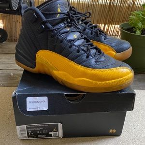 Air Jordan 12 retro (gs) size 7 y
